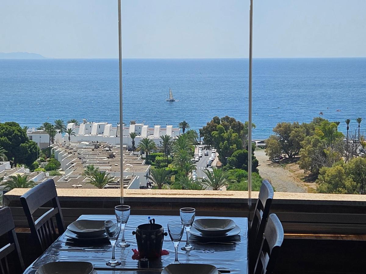 Mirando Al Mar Aguadulce (Almeria)
