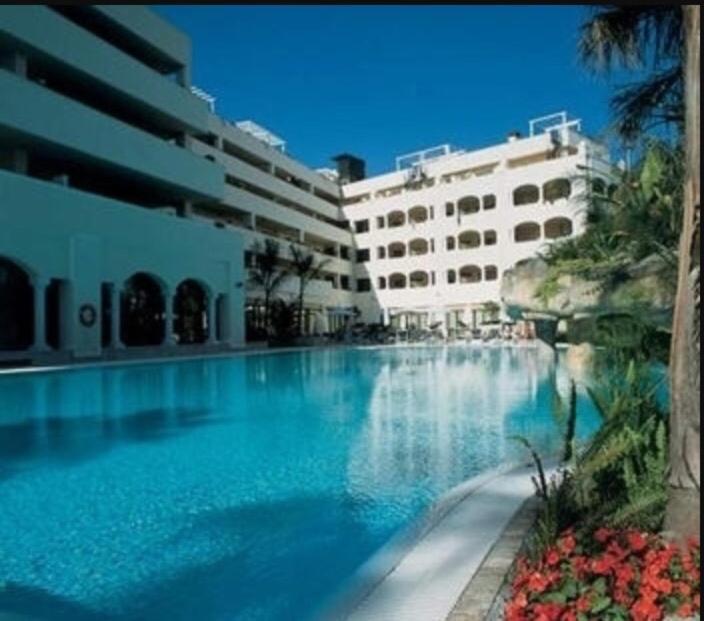 Guadalpin Luxury Apartamento *
