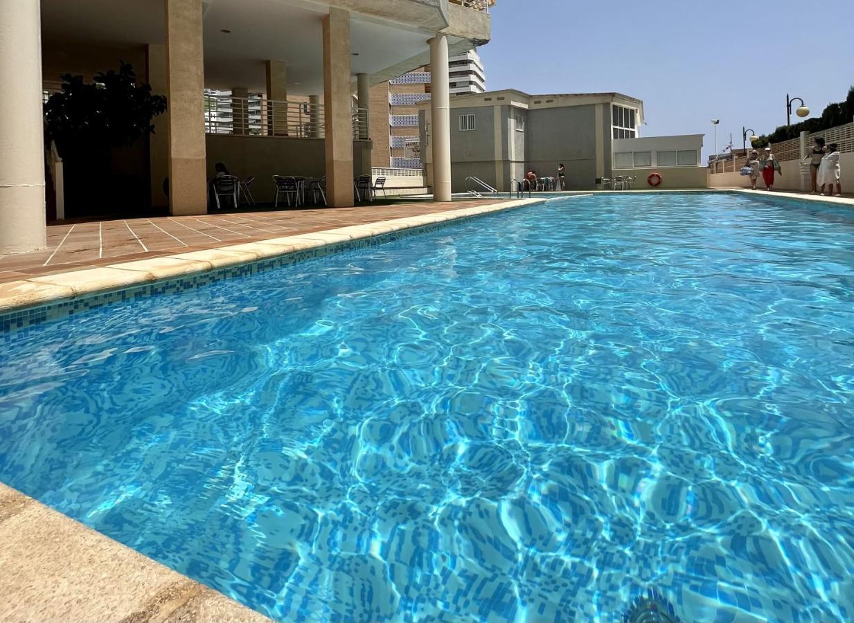 Primera Linea Con Piscina En Apartamento