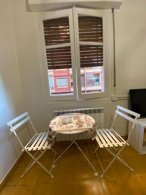 Six Wine Lovers In Apartamento *
