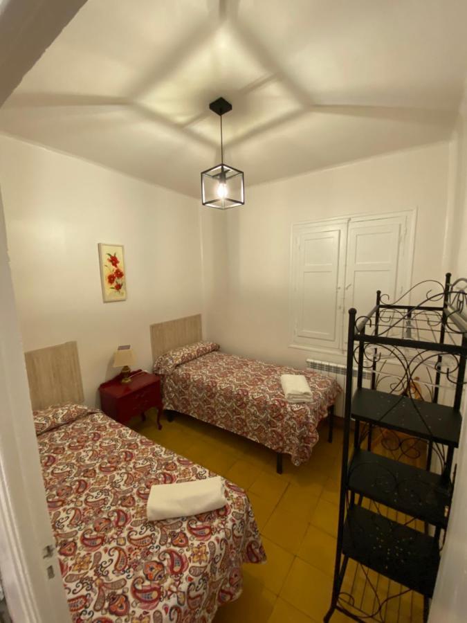 Apartment Six Wine Lovers In