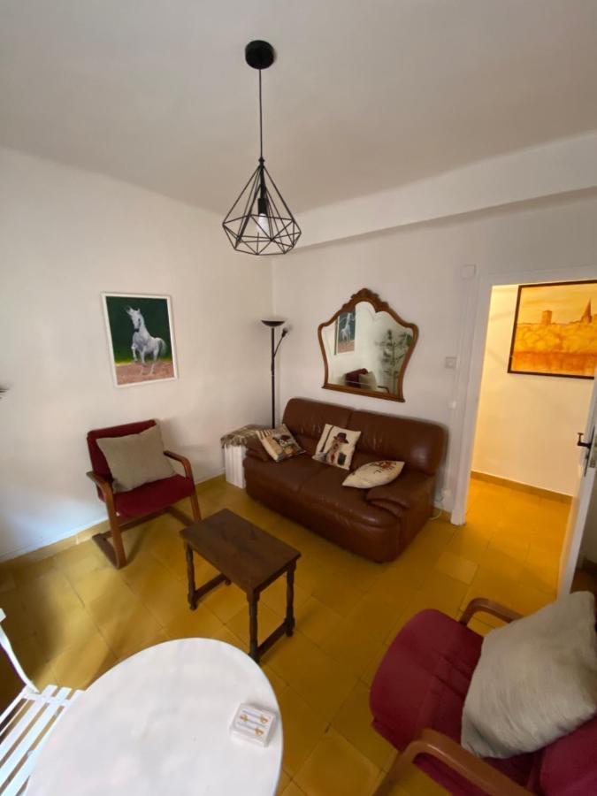 Six Wine Lovers In Apartment Logrono