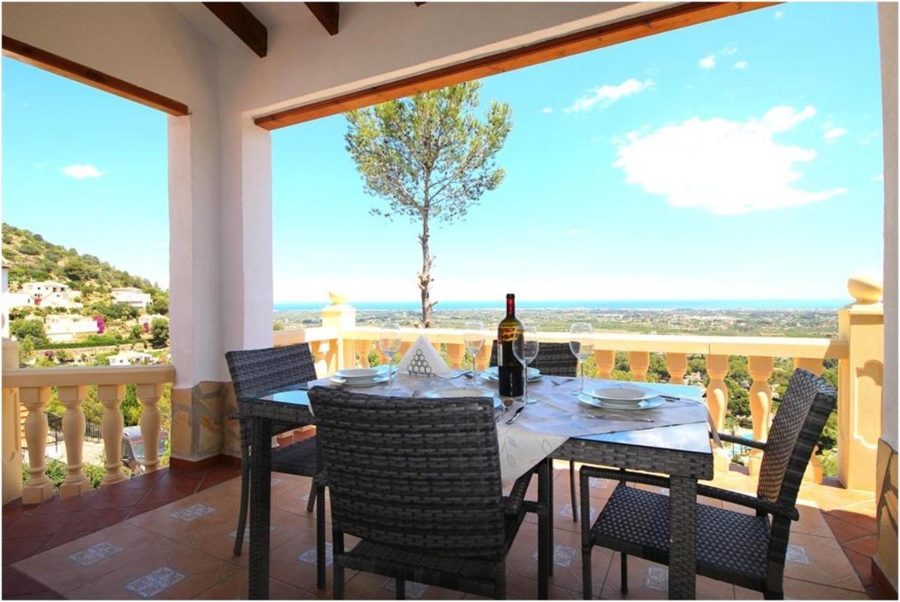 Beautiful 3 Bdr With Fantastic Sea Views *