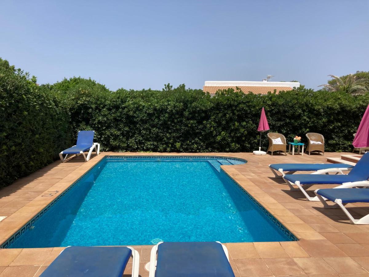 Beautiful & Swimming Pool In Cala Blanca Сasa de vacaciones