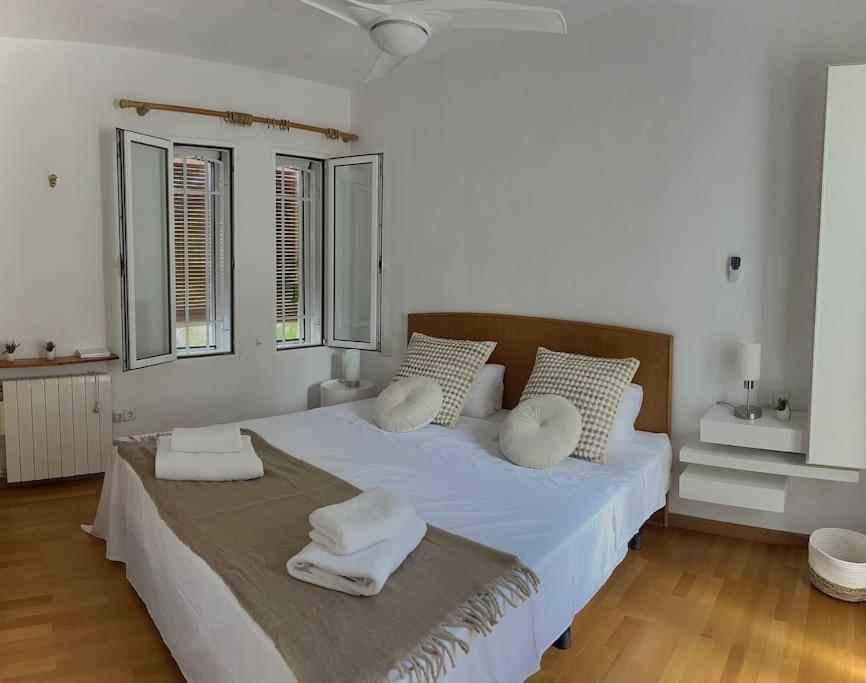 Holiday home Maison Cosy Au Pied Du Golf Avec Piscine Privee Muntanya la Sella