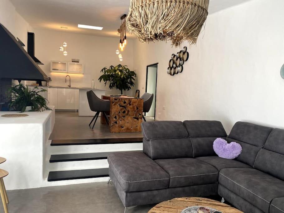 Cosy Finca, Sea Views, Jacuzzi Сasa de vacaciones La Asomada (Lanzarote)
