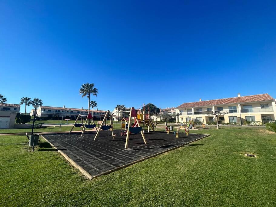 Duplex Rodeado De Campos De Golf Y Vistas Al Mar