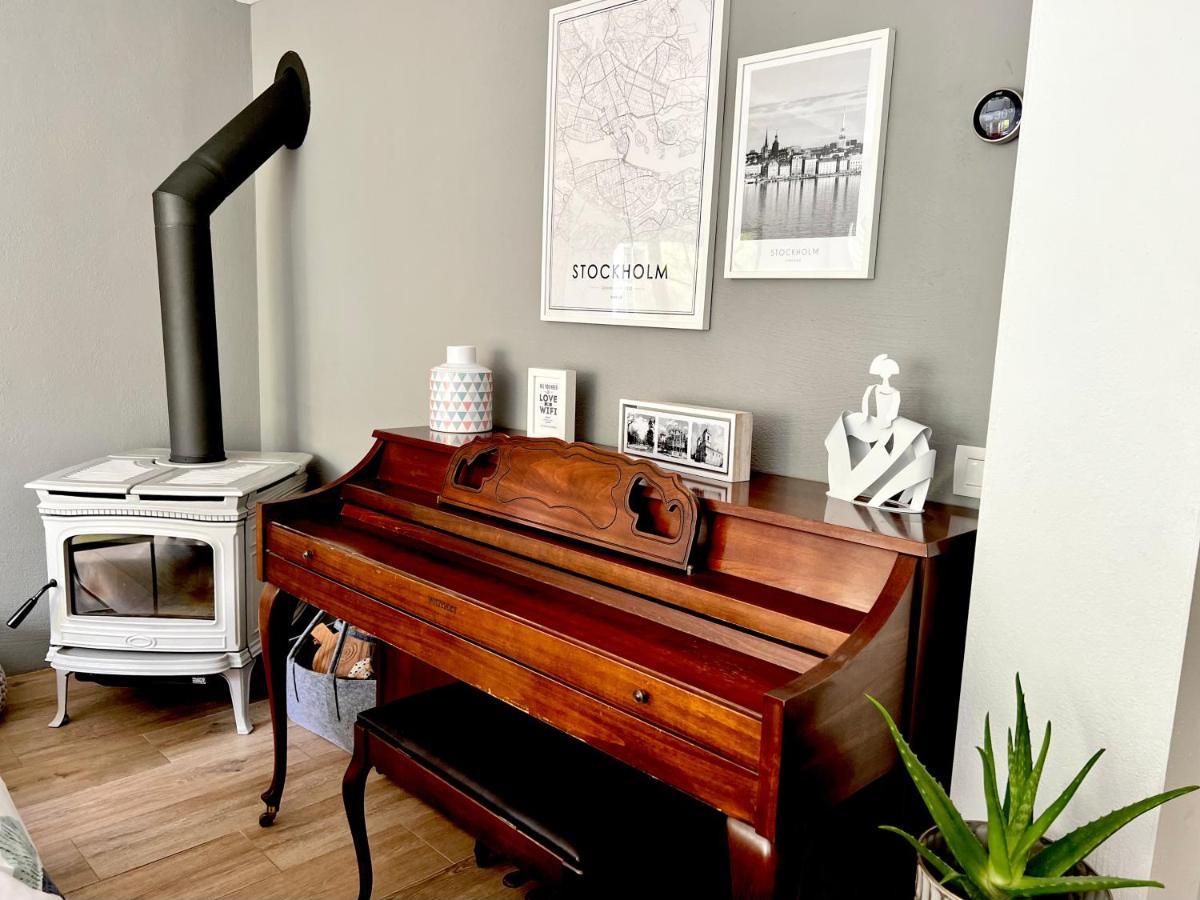 Loft De Estilo Industrial Con Jardin Y Garaje Privados Apartment