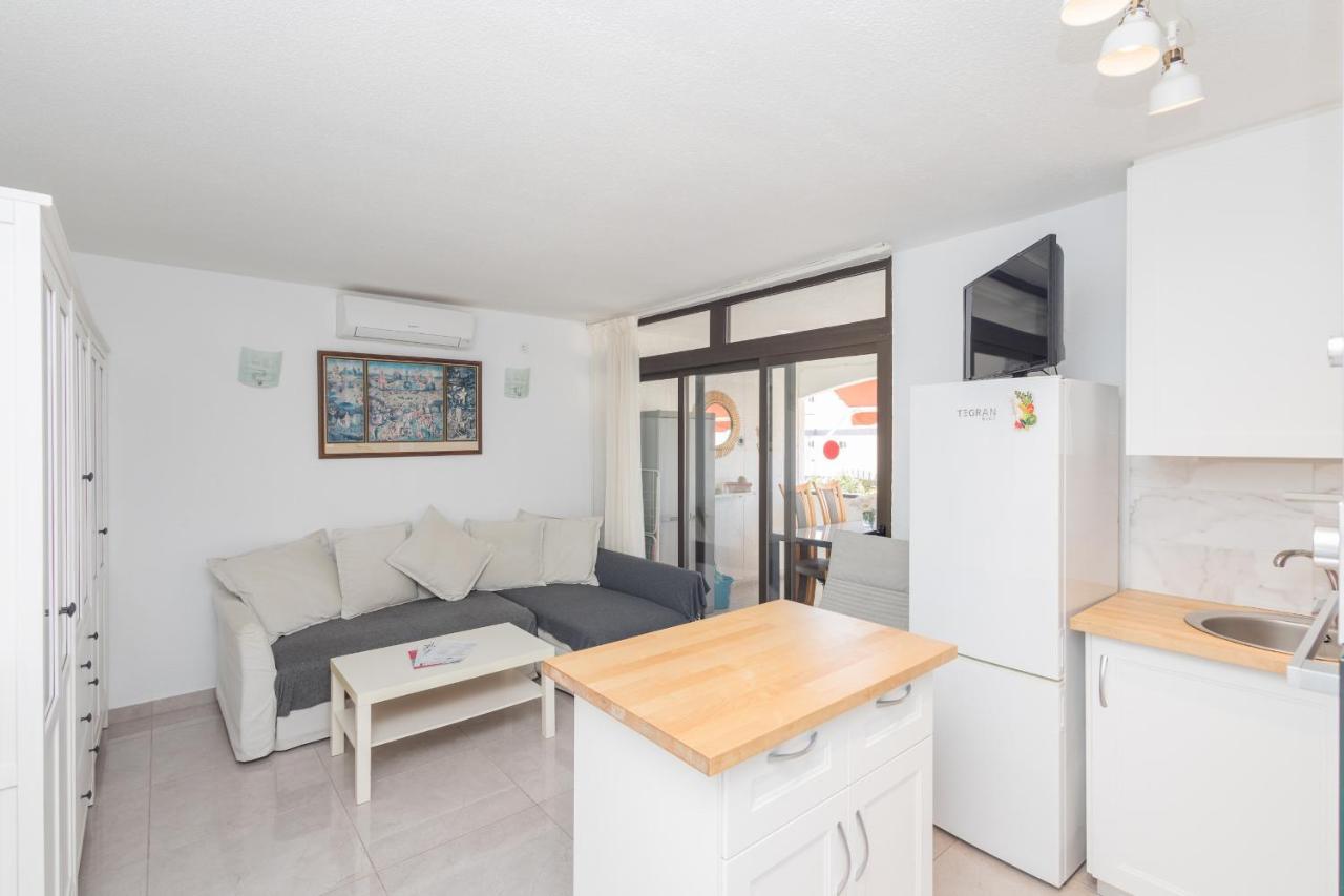 Lightbooking Montenegro * San Agustin (Gran Canaria)