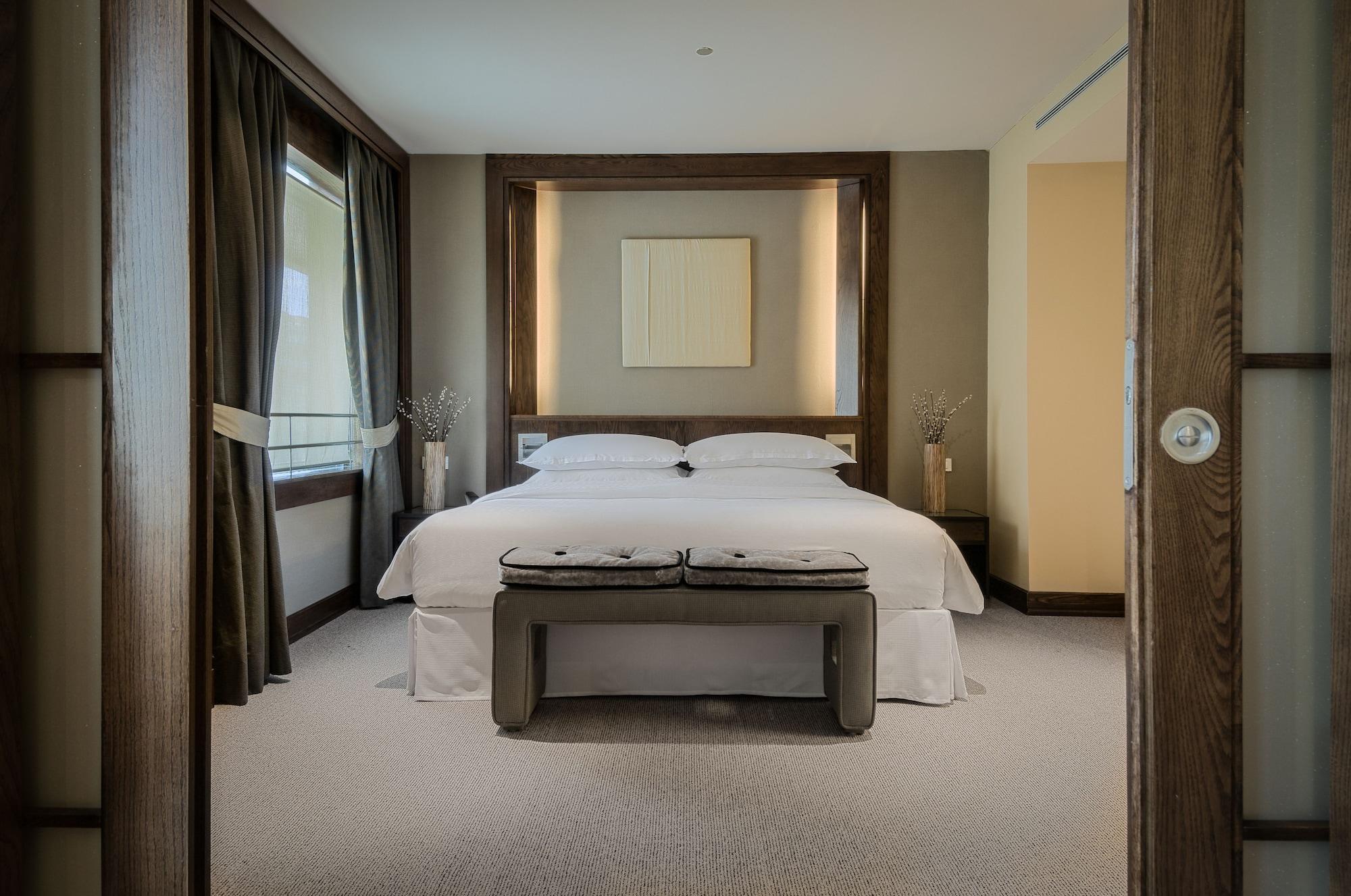 Eurostars Suites Mirasierra Hotel 5*
