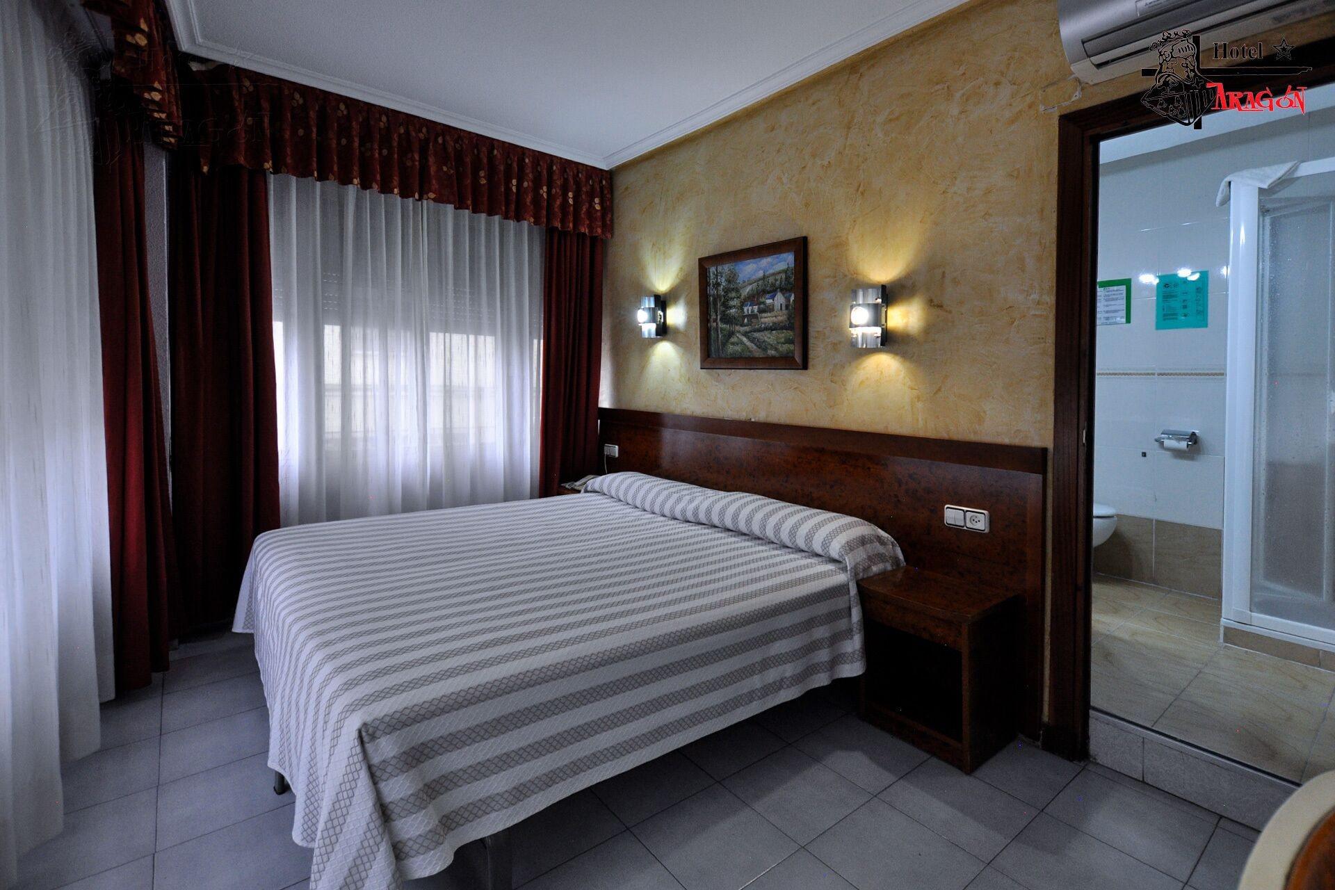 Aragon Hotel *