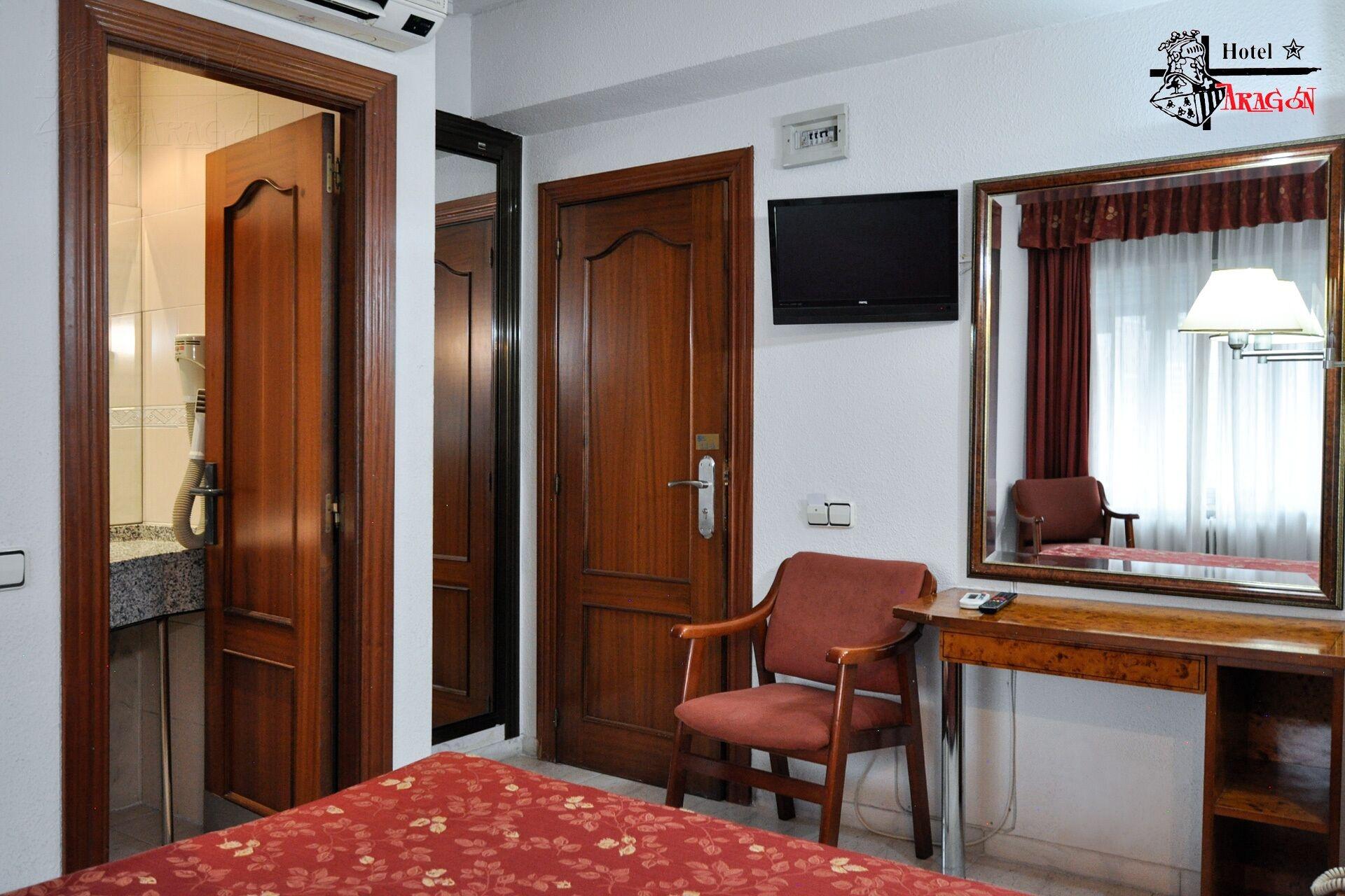 Aragon Hotel *