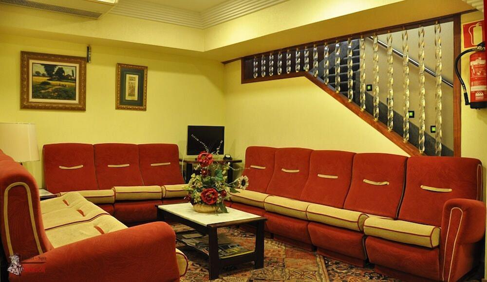 Aragon Hotel