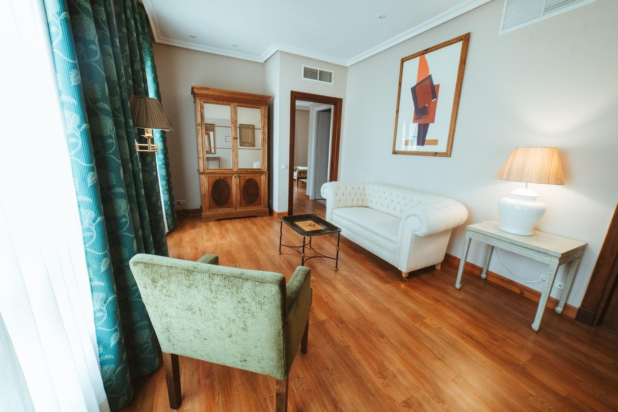 Barcelo Conde Luna Hotel 4*