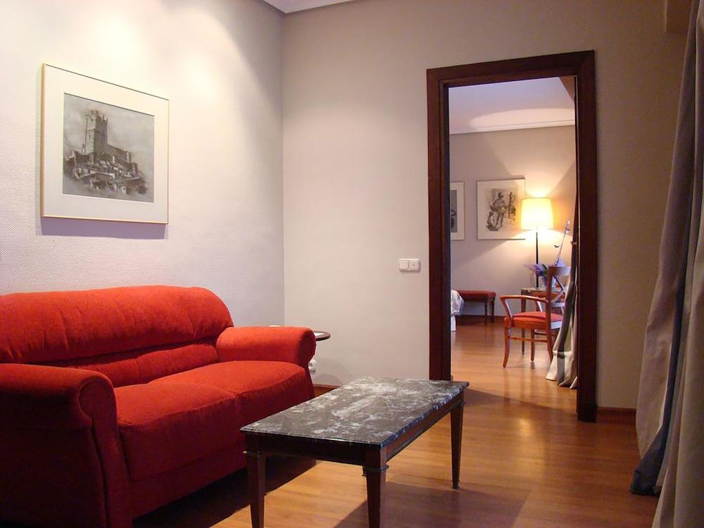 Hotel Barcelo Conde Luna 4*