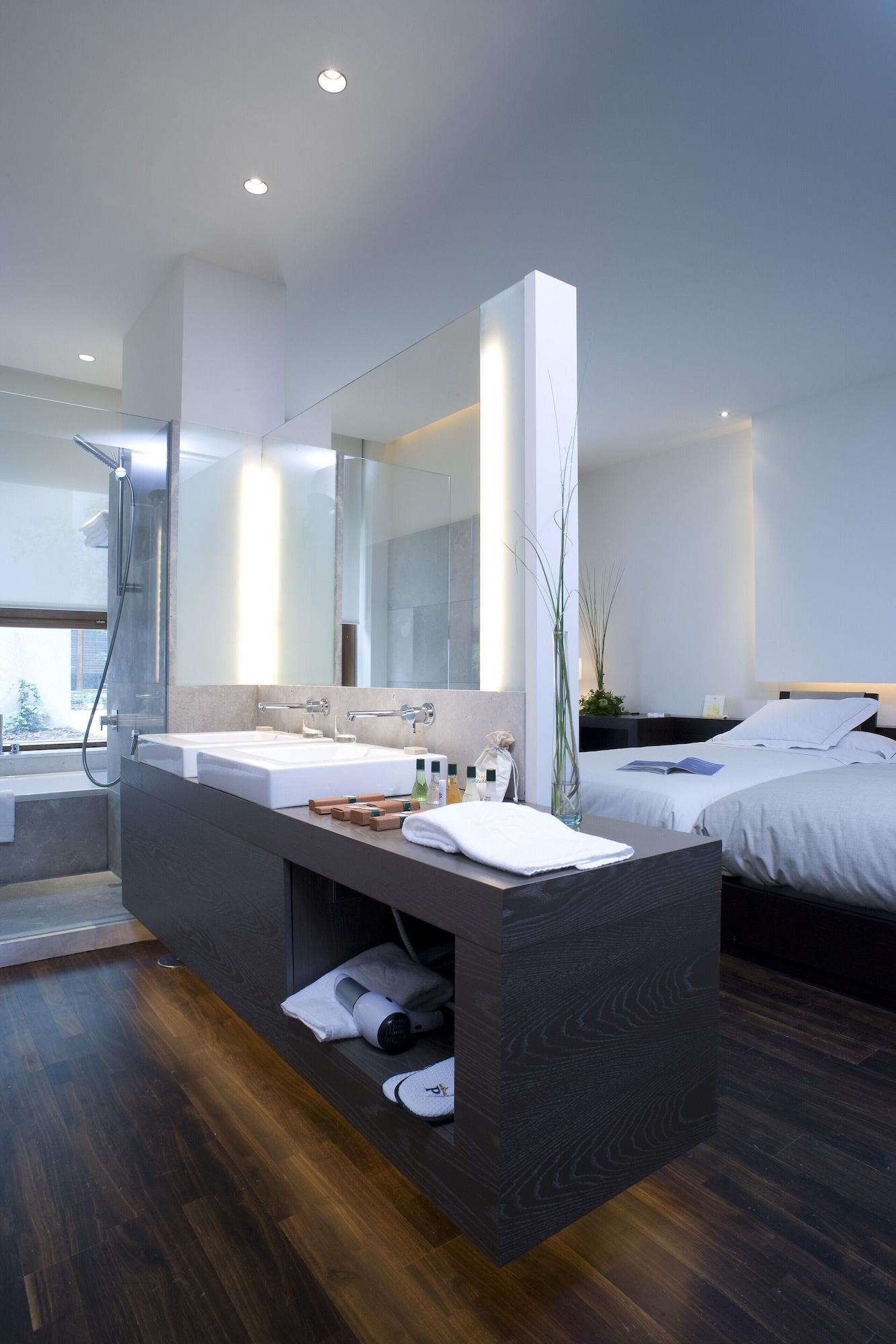 Hotel De 4*