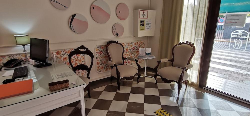 Hotel De 2*
