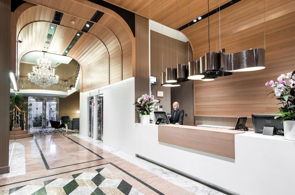 Hotel Vp Jardin De Recoletos 4*