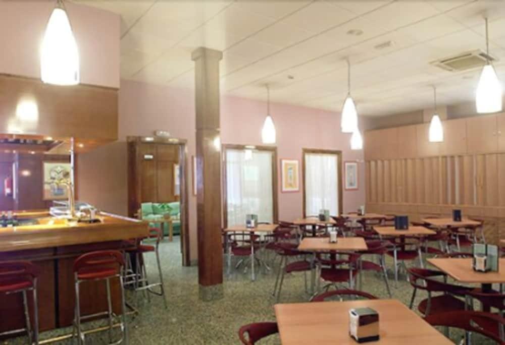 Hotel De 3*