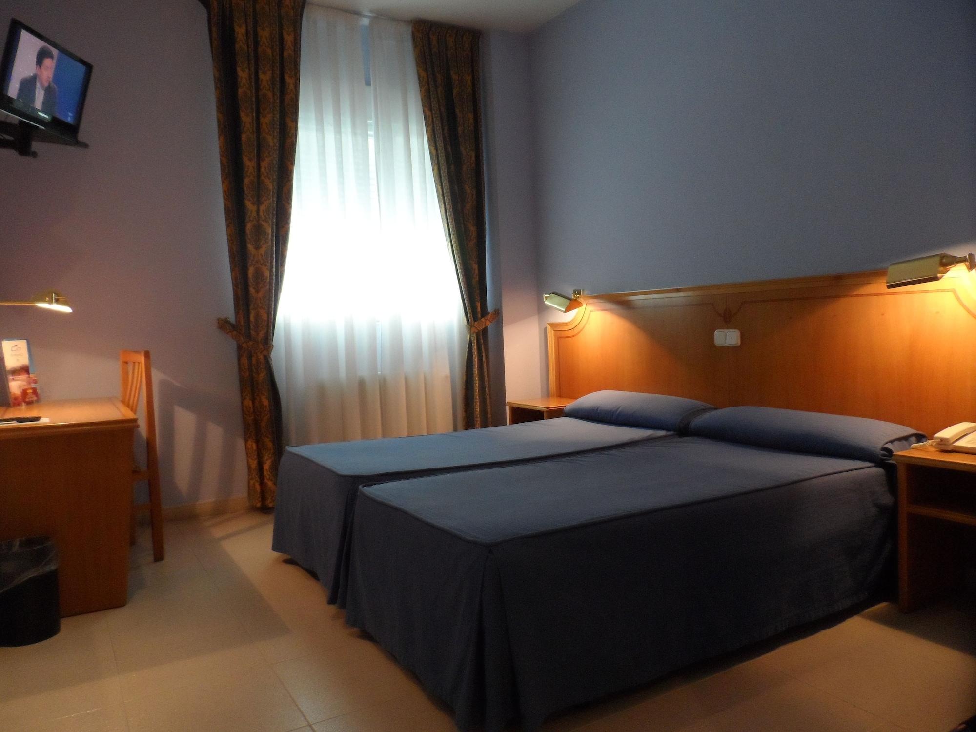 Rey Arturo Burgos Hotel Villagonzalo Pedernales