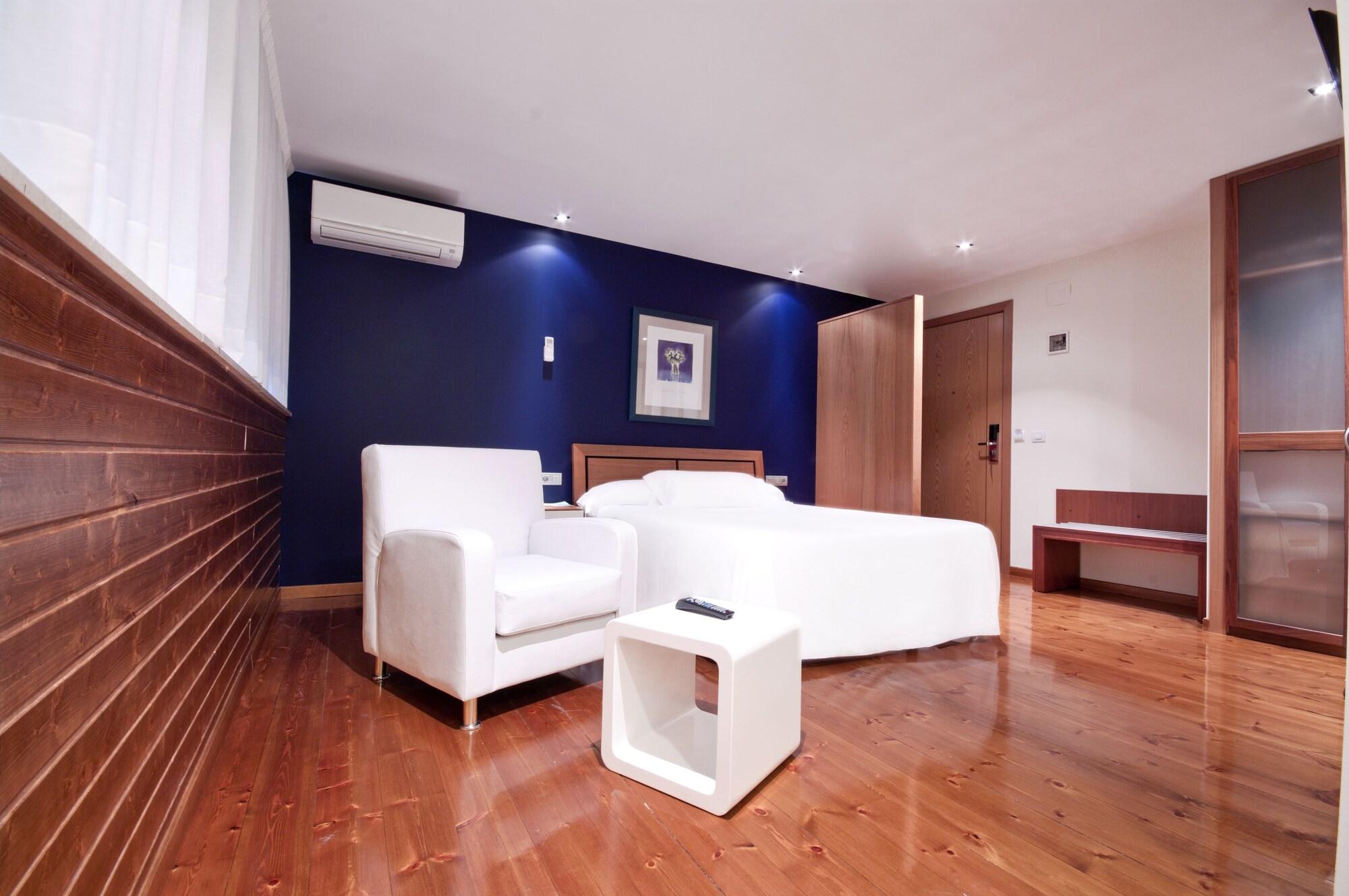 Auditorio Santiago & 4*
