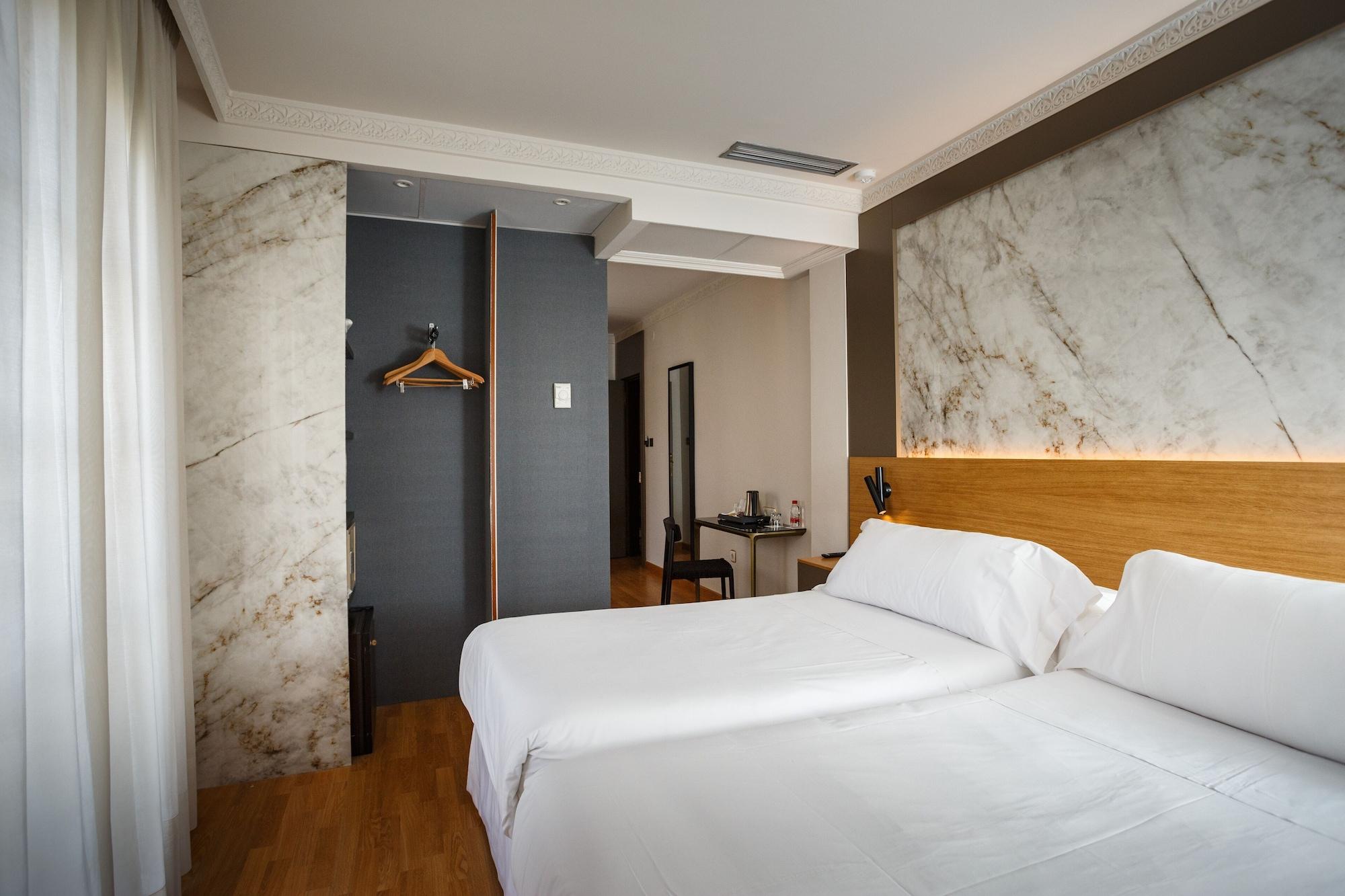 Dauro Premier Hotel 3*