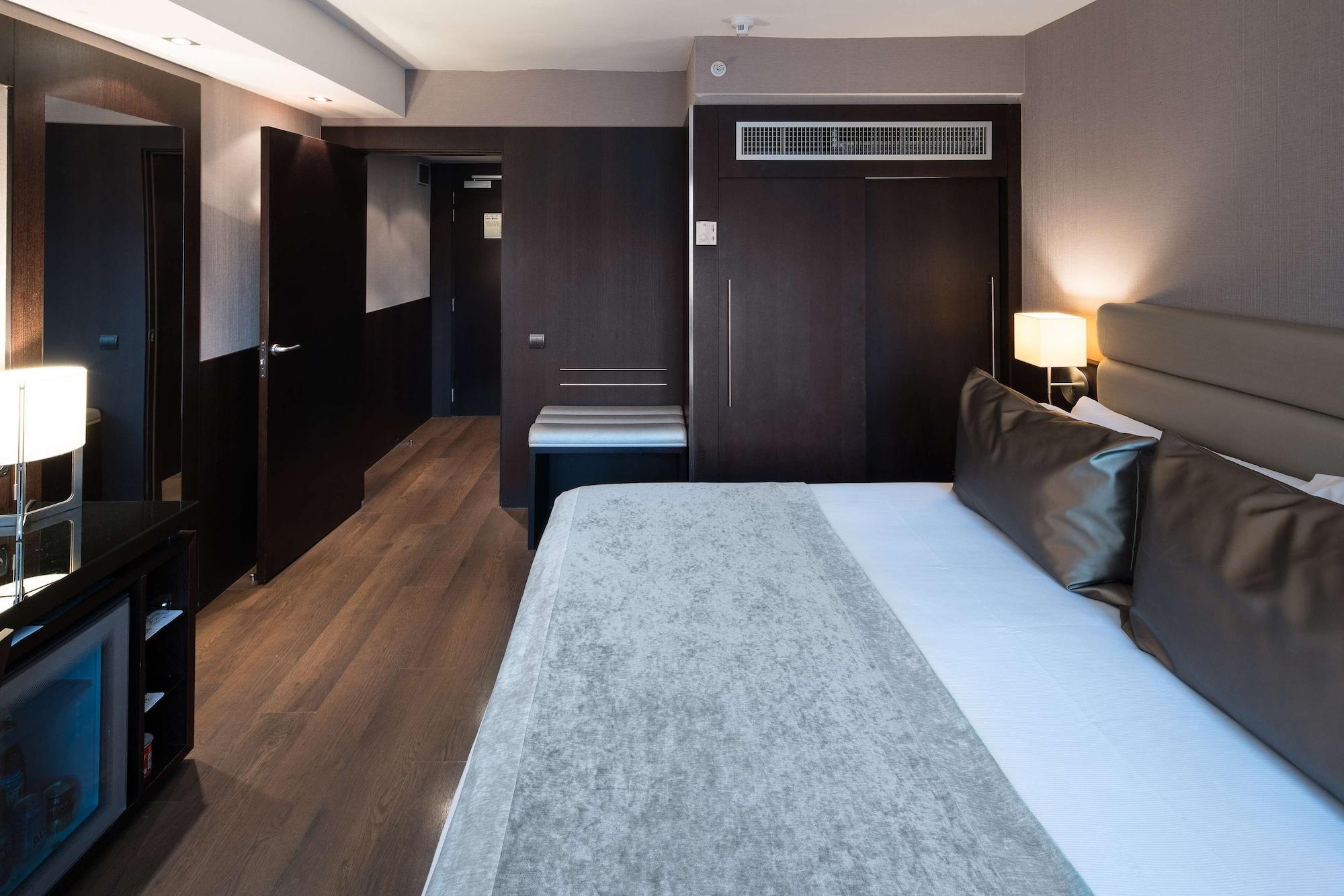 Hotel Catalonia Rigoletto 4*