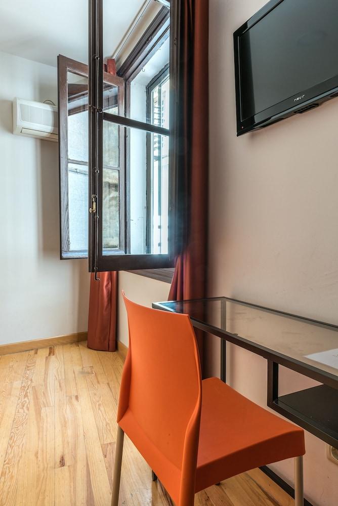 Hotel H2