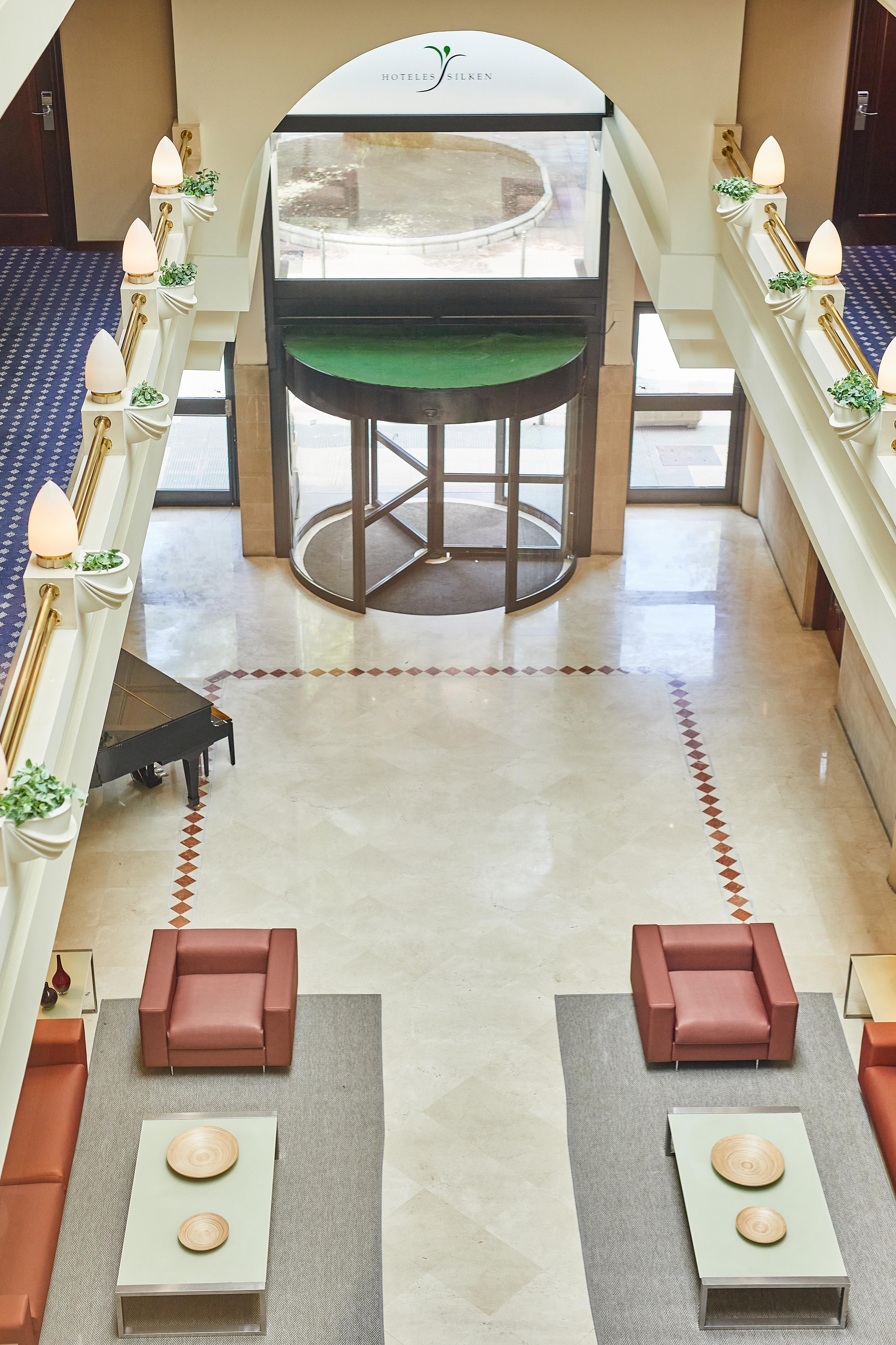 Hotel Silken Ciudad De 4*