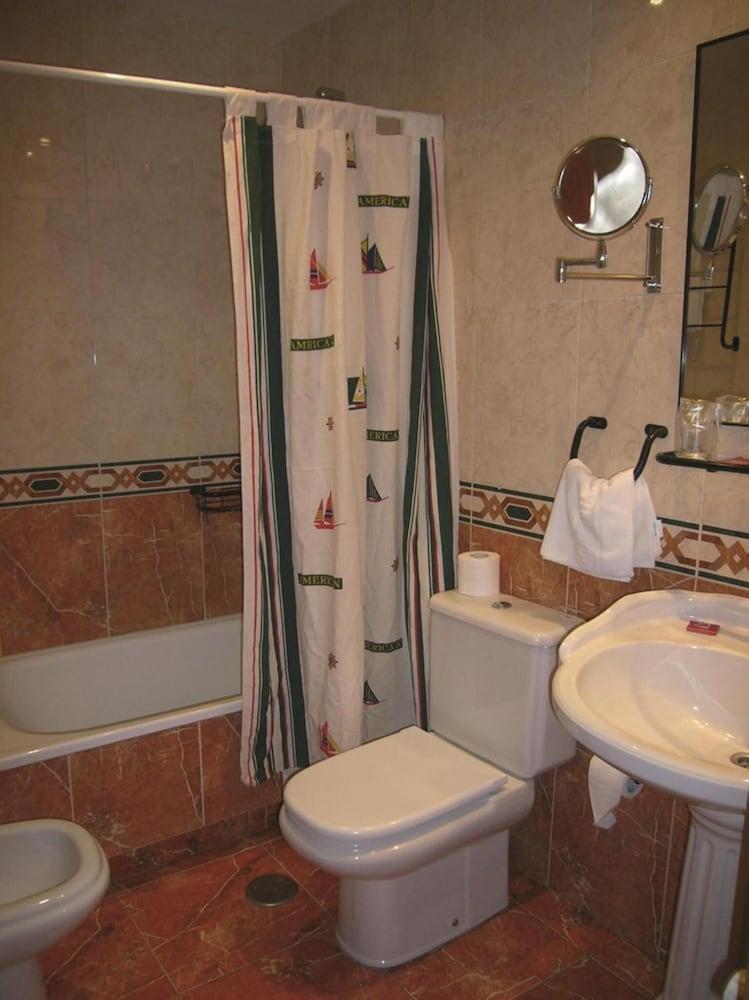 Hotel La Casona De Jovellanos