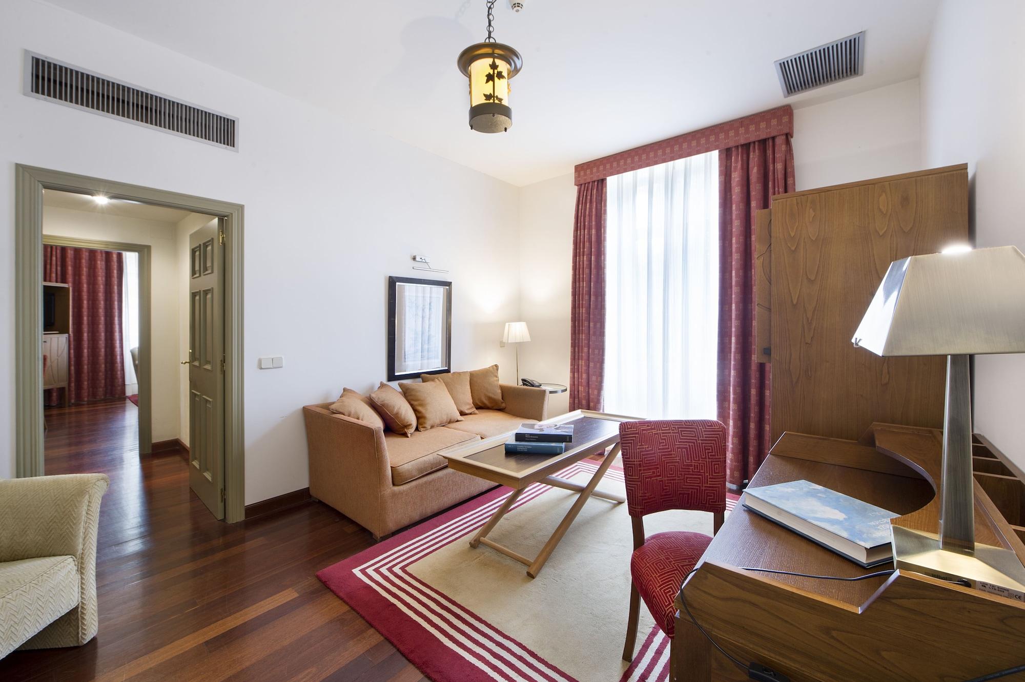 Hotel De 4*