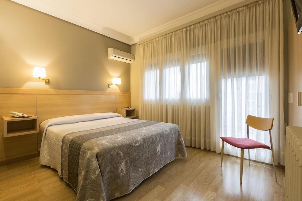 Hotel Santamaria 3*