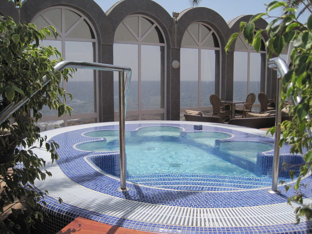 Club Hotel