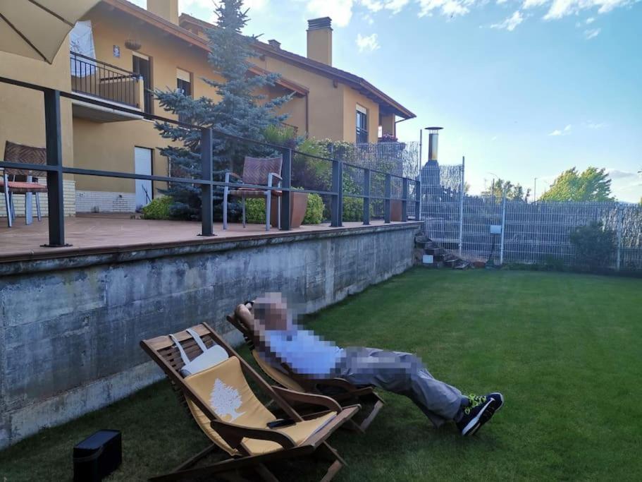Con Jardin Entre Golf Y Monte - Cerca Logrono *