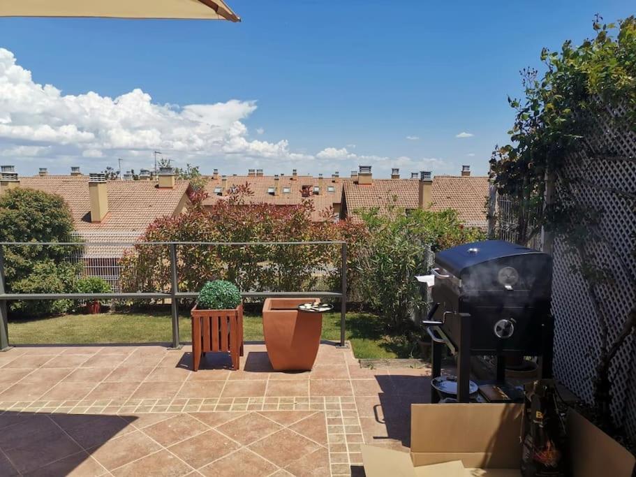 Con Jardin Entre Golf Y Monte - Cerca Logrono Sojuela