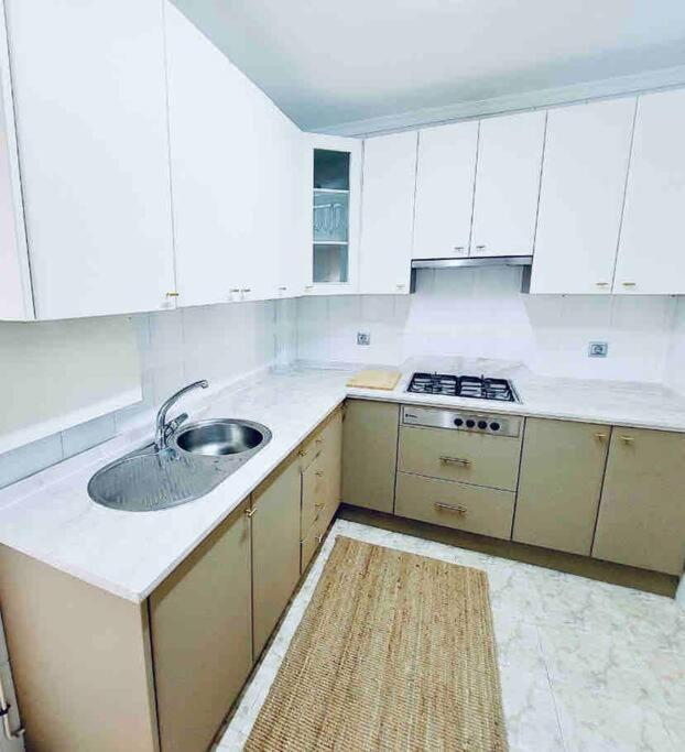 Deluxe & Parking Sinese Design Homes Apartment