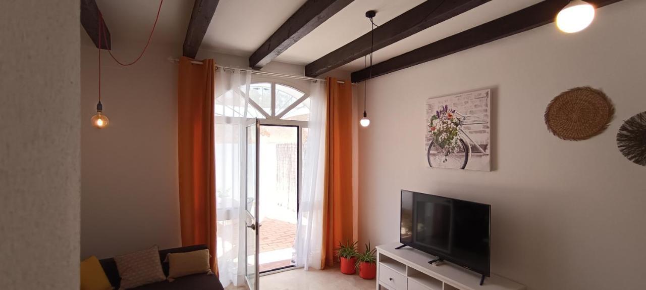 Apartment Pale Cream *