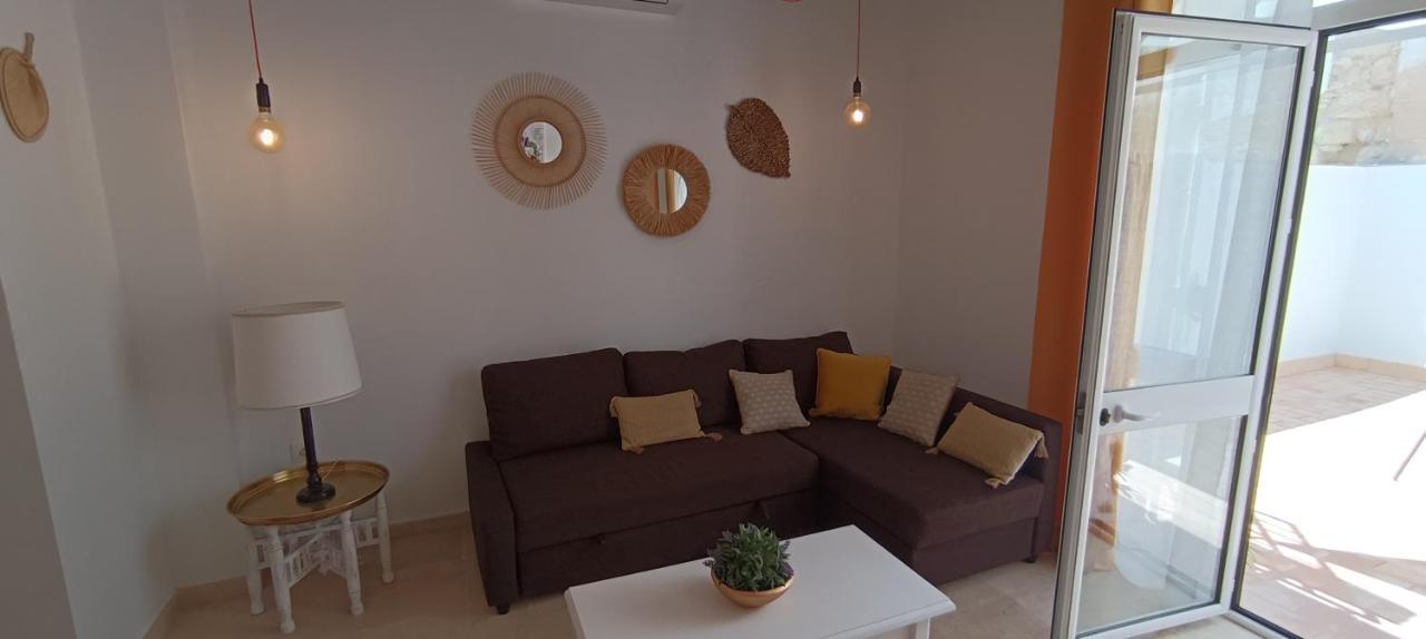 Apartment Pale Cream *