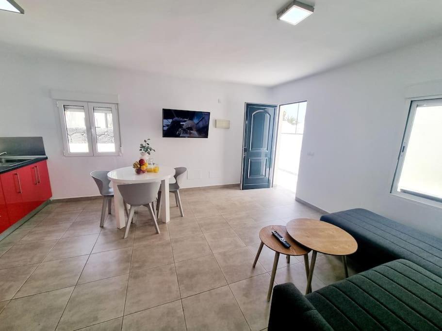Pequeno Bungalow Firt Line Of The Sea Apartamento Costa Teguise