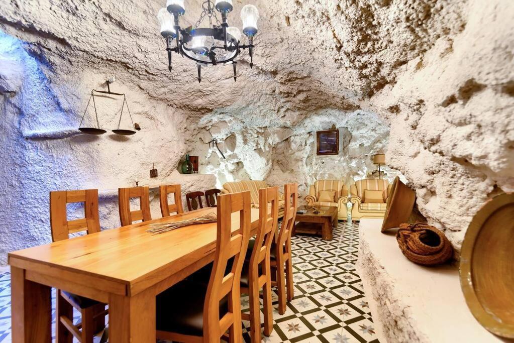 Cueva Con Jacuzzi A 20 Minutos De Valencia * Benaguacil