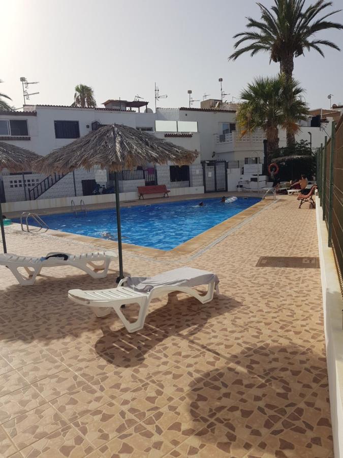 Junto A La Piscina Apartamento *