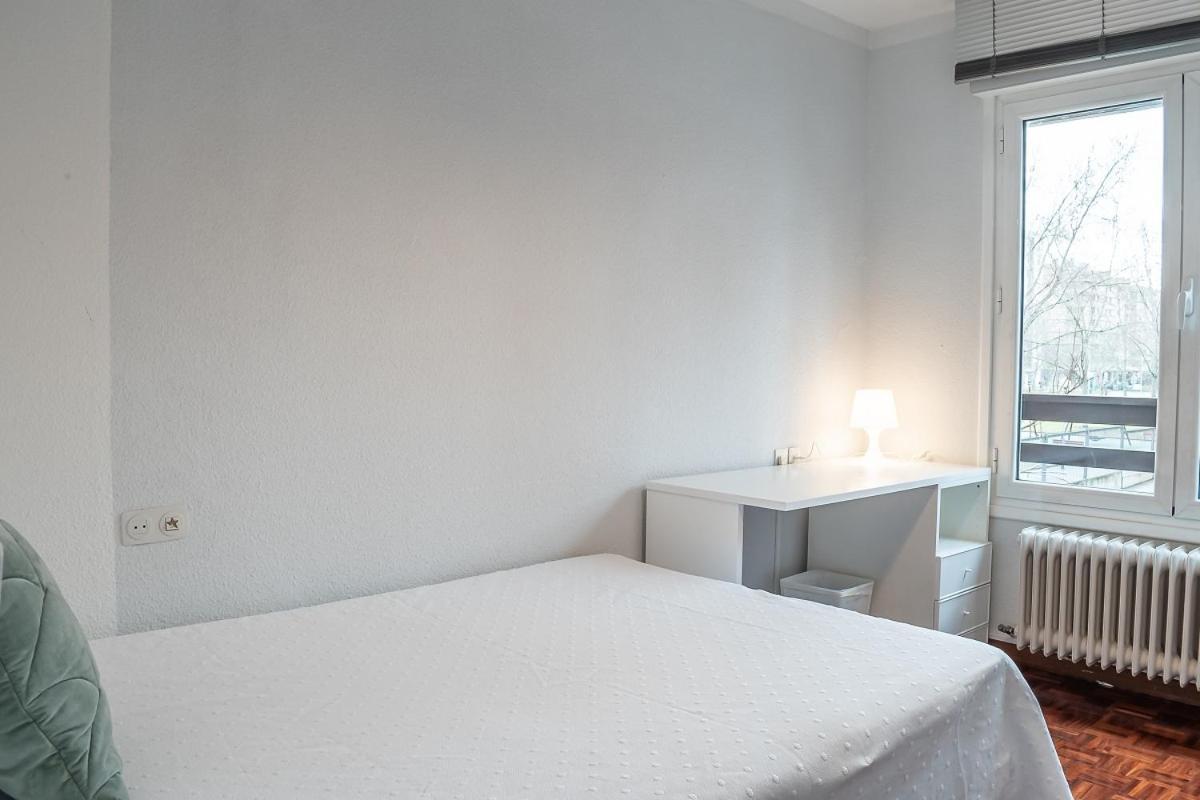 Comodo Y Funcional Apartamento En Iturrama Apartment
