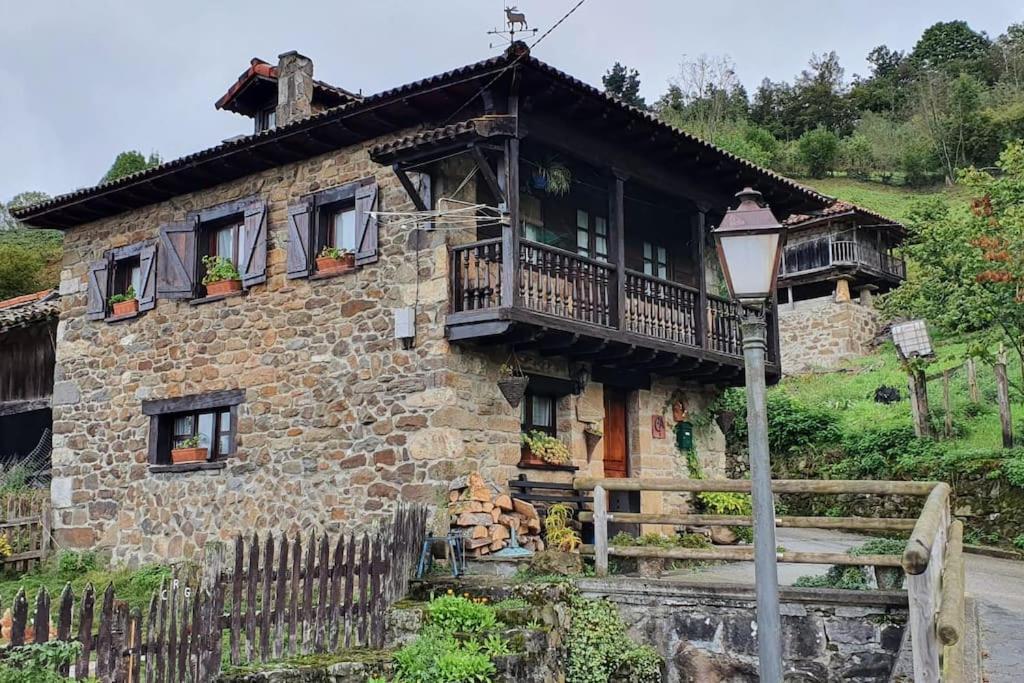 La Casa Rectoral De El Tozu Holiday home *