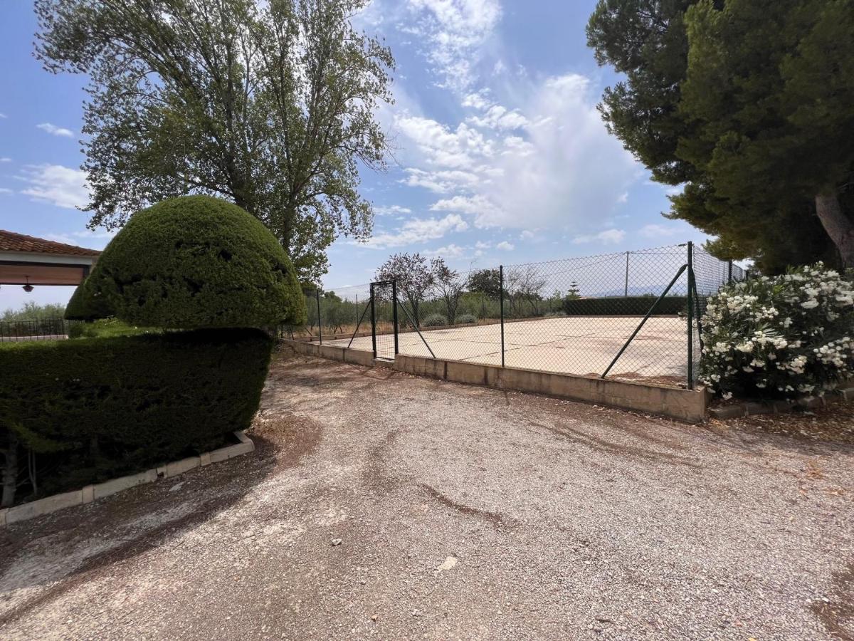 Villa Con Piscina Y Jardines Privados