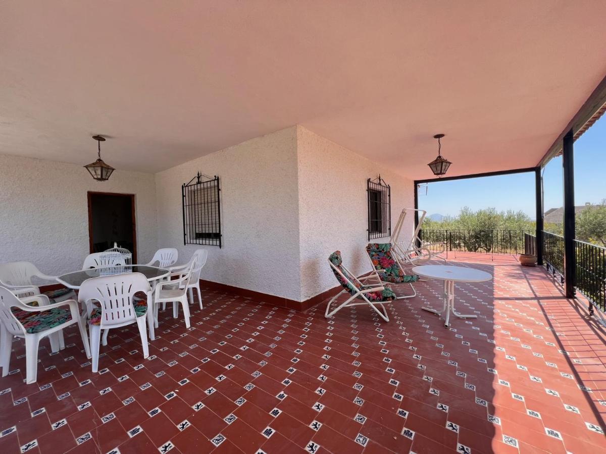 Con Piscina Y Jardines Privados Villa