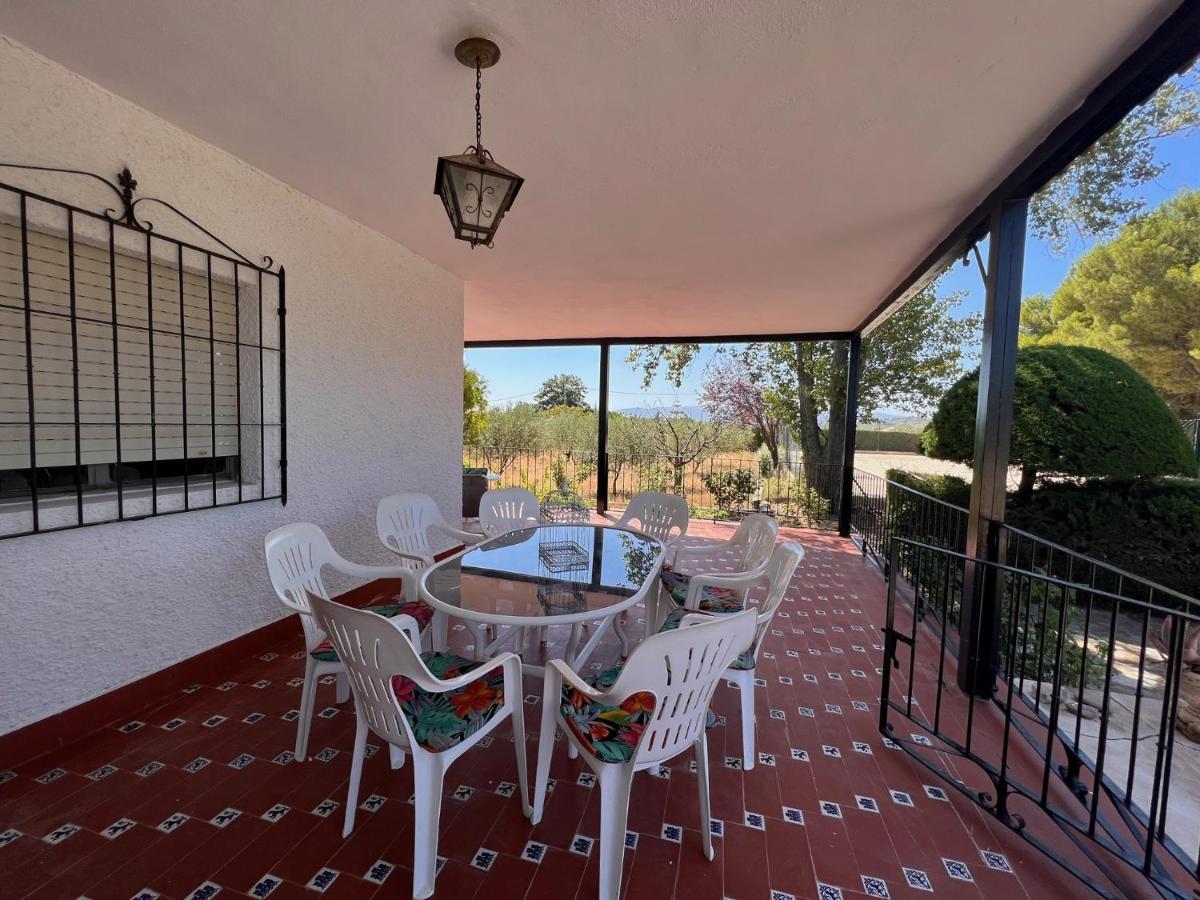 Villa Con Piscina Y Jardines Privados