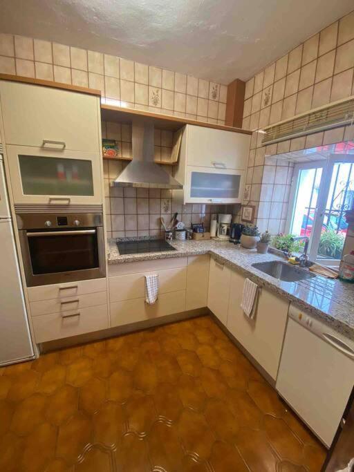 Charming 4 Bedroom Village With Patio