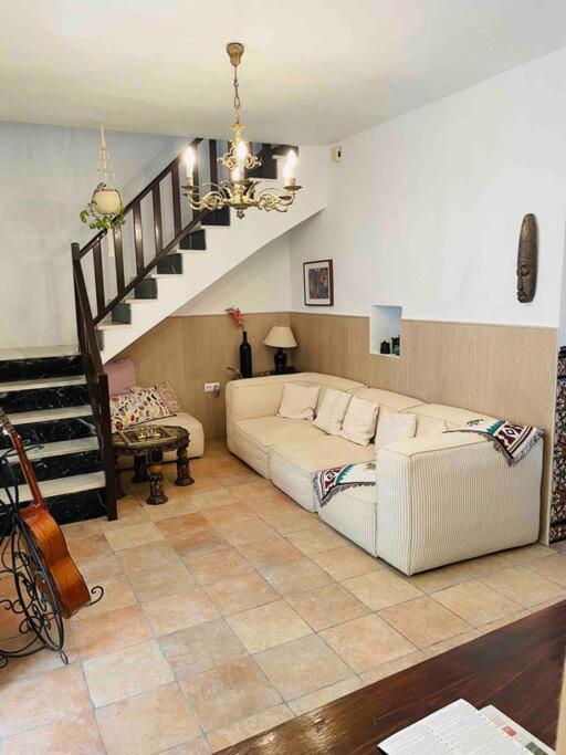 Charming 4 Bedroom Village With Patio *