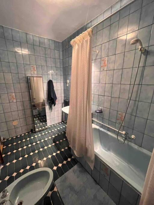 Charming 4 Bedroom Village With Patio *