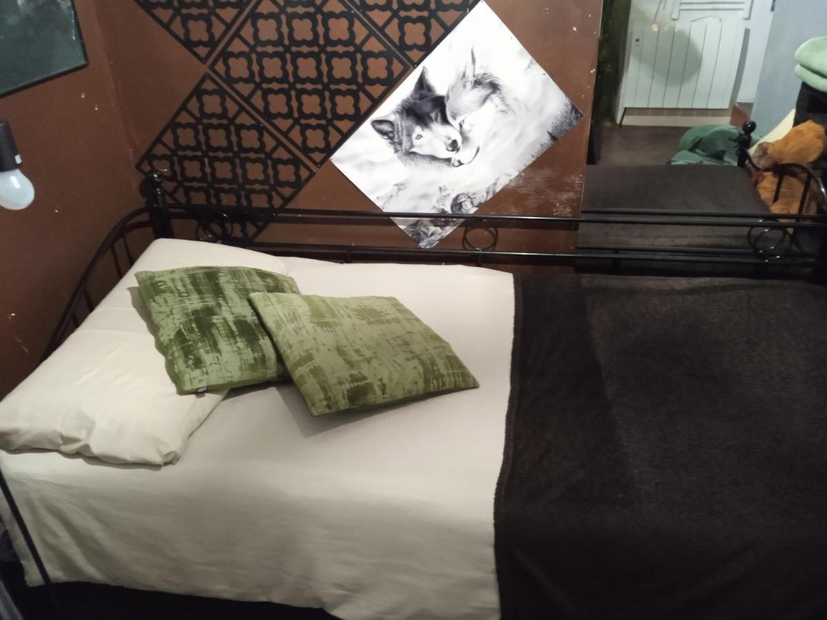 Bajera-loft No Comfortable Con La Verja En La Entrada,,no Lujosa,vieja,sin Reforma, Con Cedula De Habitabilidad Preparada Para Alojamiento No No Hostal No Apartamento El Precio Coincide Con Calidad Y Calificaciones Trato Familiar,como En Tu Cas Apartamento *